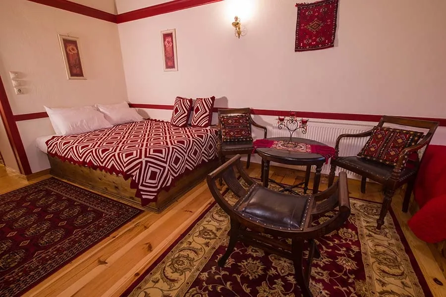 Traditional rooms with fireplace 15