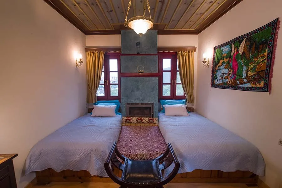 Traditional rooms with fireplace 19